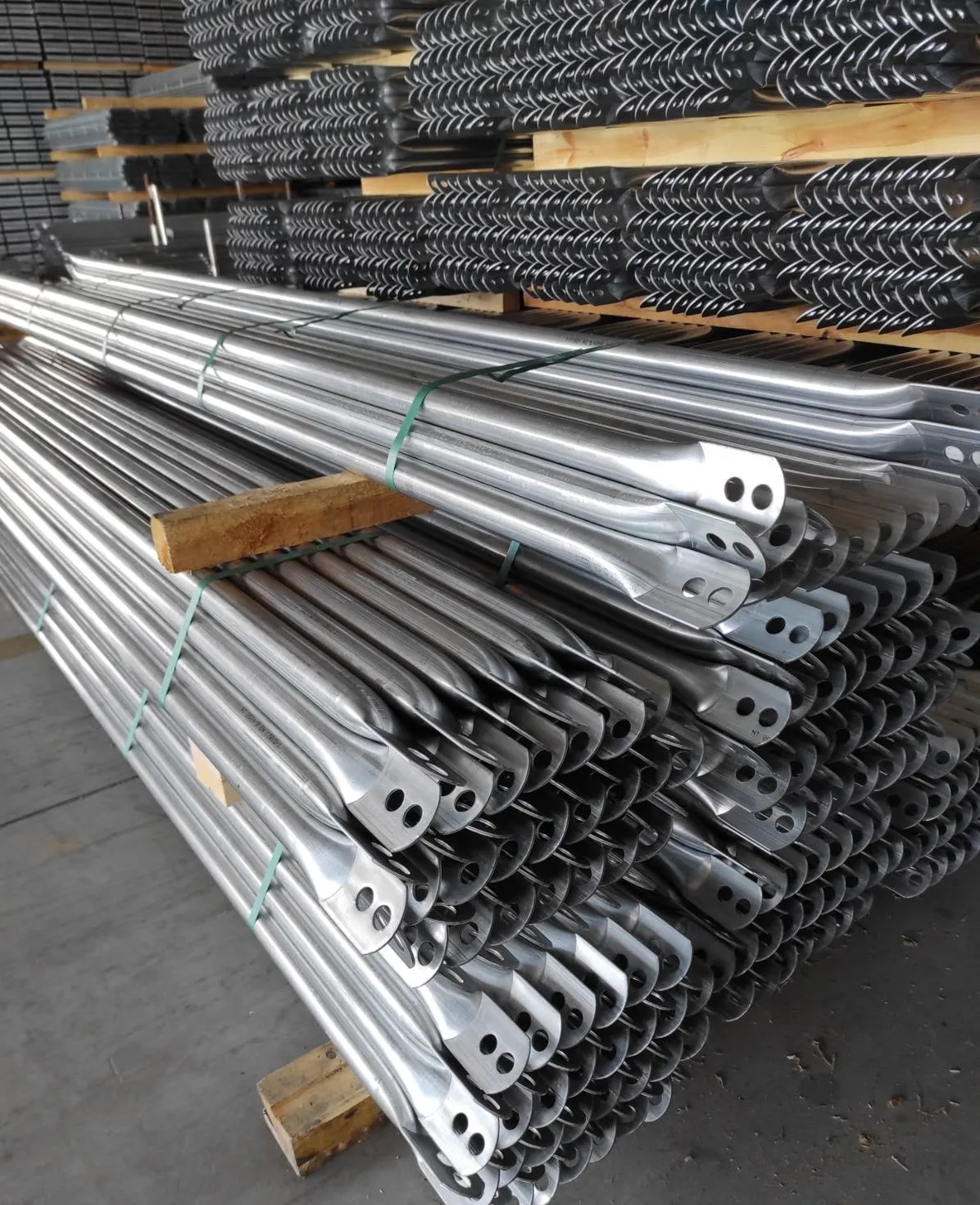 Bottes de diagonales de contreventement en acier galvanisé pour échafaudage, sanglées sur palette